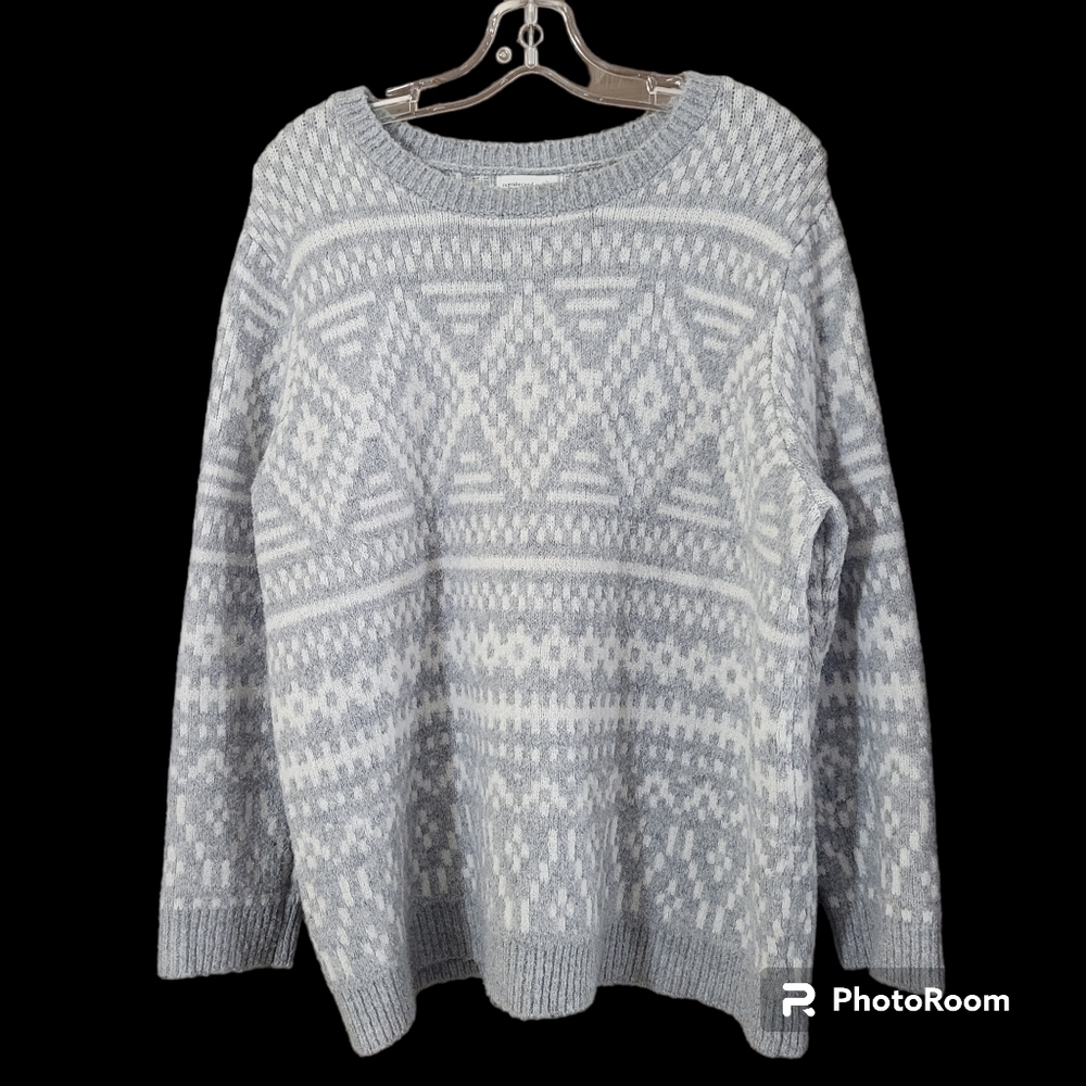 CUPCAKES and Cashmere grey white fisherman print soft crewneck sweater 😍